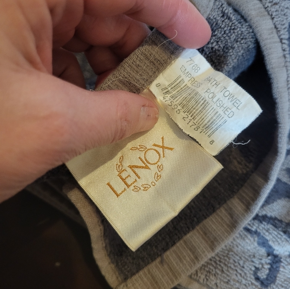 Lenox bath towel - Picture 3 of 5